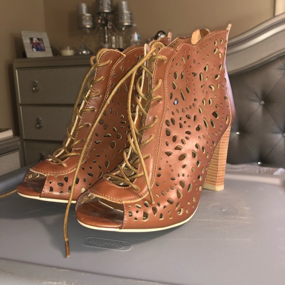 Tan High Heel - Picture 2 of 3